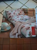 Gutermann naaigaren album., Hobby en Vrije tijd, Cursusmateriaal, Ophalen of Verzenden