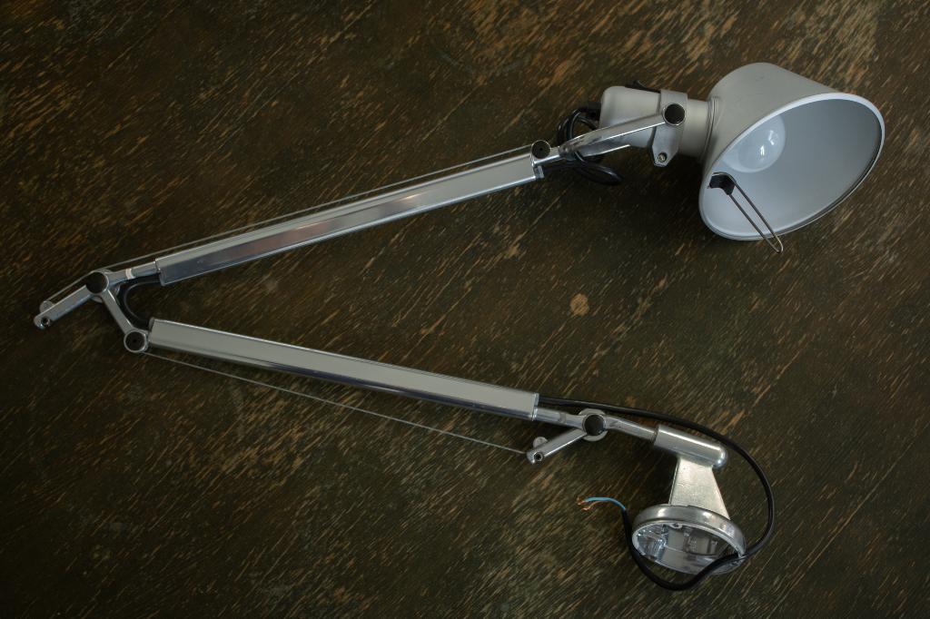 Lampe murale Tolomeo Artemides 4, Lampe murale 4, Antiquités & Art, Antiquités | Éclairage, Enlèvement ou Envoi