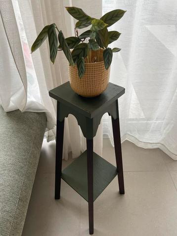 Houten plantenstaander beschikbaar voor biedingen