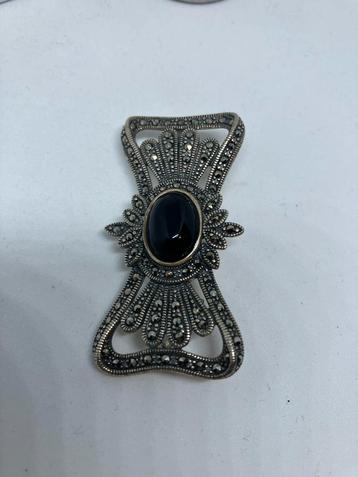 Vintage zilveren broche met onyx beschikbaar voor biedingen