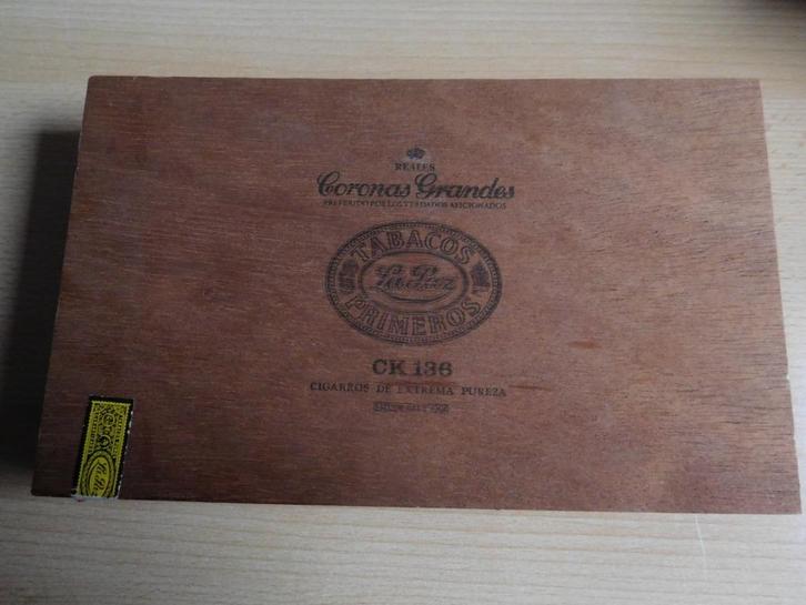 2 La Paz sigarenkistjes, Verzamelen, Rookartikelen, Aanstekers en Luciferdoosjes, Gebruikt, Luciferdoosjes of -merken, Ophalen of Verzenden