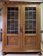 Massief eiken kast met glas in lood ramen - € 1.450,00, Antiek en Kunst, Ophalen