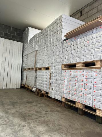 Uitverkoop laminaat, pvc en parket beschikbaar voor biedingen