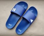 Exclusief paar slippers met logo VRT, kleur blauw, maat 44, Slippers, Blauw, Nieuw, VRT