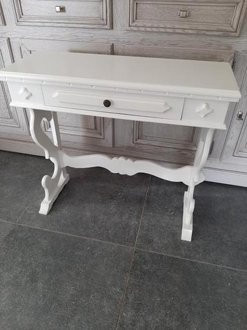 Wandtafel beschikbaar voor biedingen