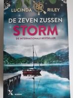 De zeven zussen. Lucinda Riley.  2 boeken, Boeken, Ophalen of Verzenden, Zo goed als nieuw