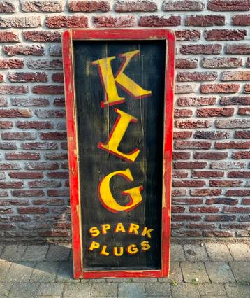 KLG Sparkplugs houten reclame bord  beschikbaar voor biedingen