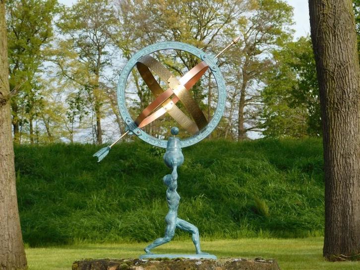 Zonnewijzer Atlas, brons-messing, Aris Mundi Apollo, Tuin en Terras, Zonnewijzers, Ophalen of Verzenden