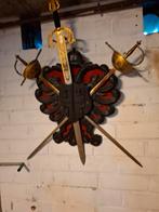 Antieke 3 zwaarden + schild, Antiek en Kunst, Antiek | Gereedschap en Instrumenten, Ophalen