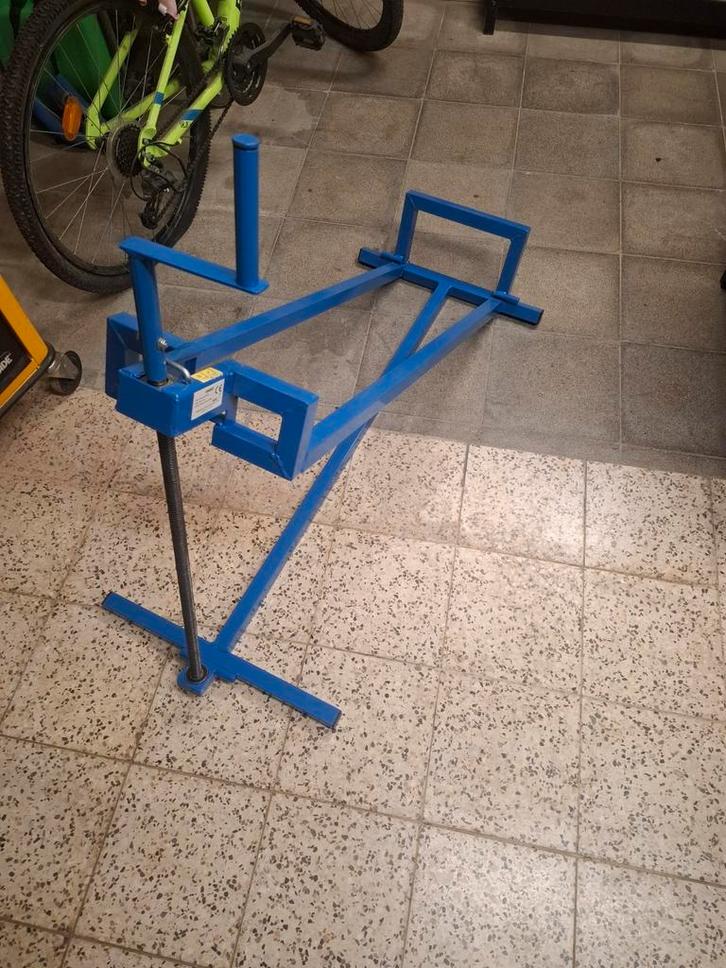 Vend support leve tracteur, Bricolage & Construction, Établis, Enlèvement