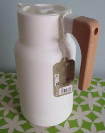 nieuw thermos kan beschikbaar voor biedingen