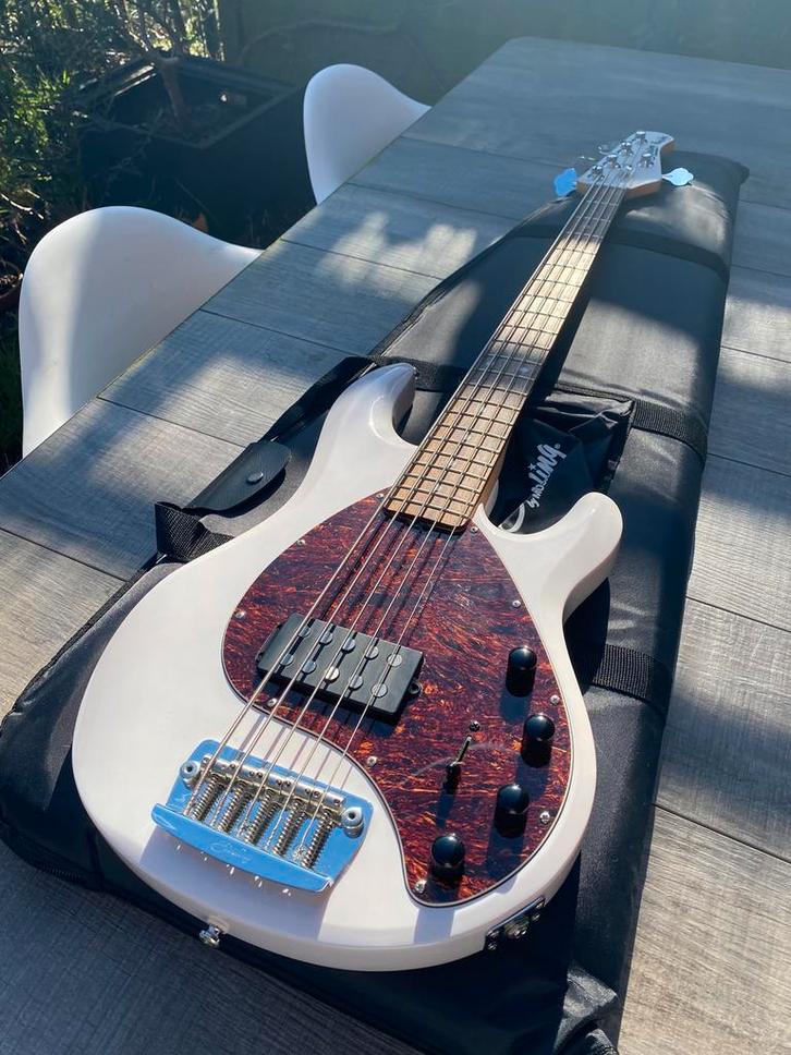 Sterling by Music Man Ray 35, Musique & Instruments, Instruments à corde | Guitares | Basses, Utilisé, Enlèvement