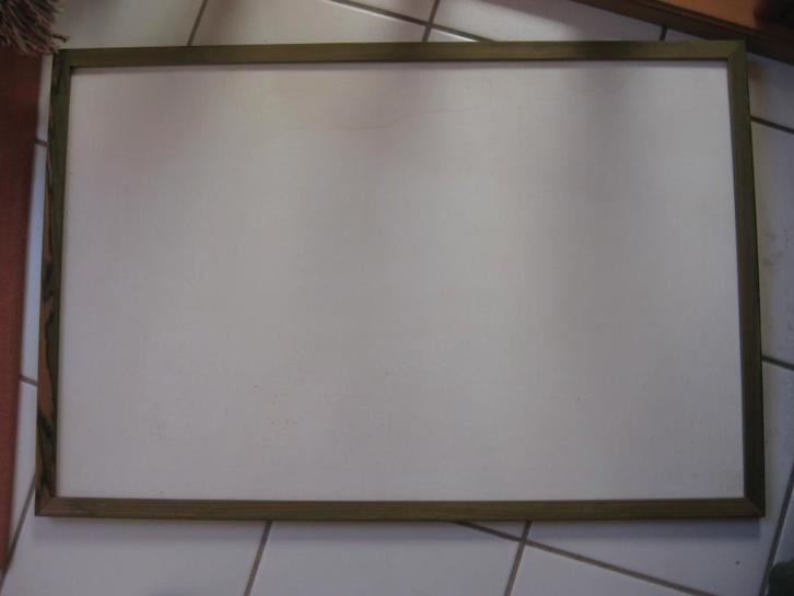 Wit magneetbord met azuurgroene contouren., Huis en Inrichting, Woonaccessoires | Memoborden, Nieuw, Magneetbord, Ophalen of Verzenden