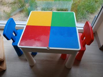 Table et chaises style lego beschikbaar voor biedingen