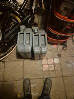 Te koop aangeboden 2x 20l stalen jerrycannen, Ophalen