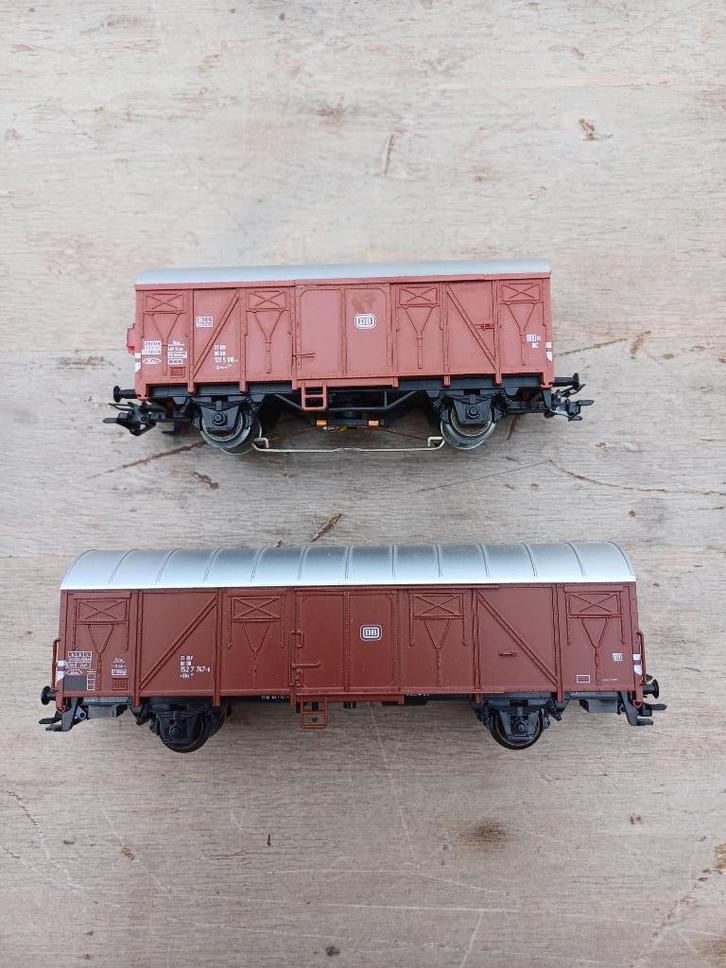 Marklin 2 wagons (één met sluitlicht), Hobby en Vrije tijd, Modeltreinen | H0, Zo goed als nieuw, Wagon, Wisselstroom, Märklin