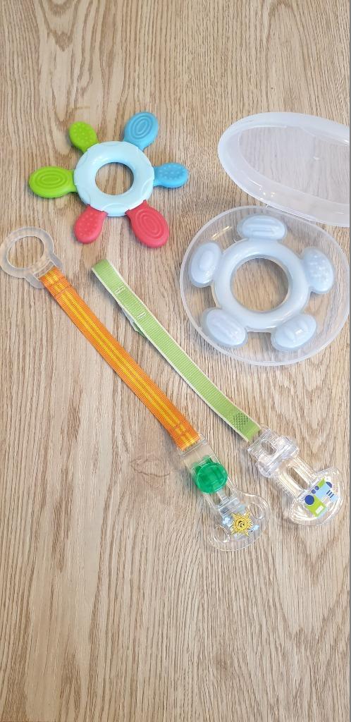 2 bijtringen + 2 speenclips, Kinderen en Baby's, Babyvoeding en Toebehoren, Zo goed als nieuw, Overige typen, Ophalen of Verzenden