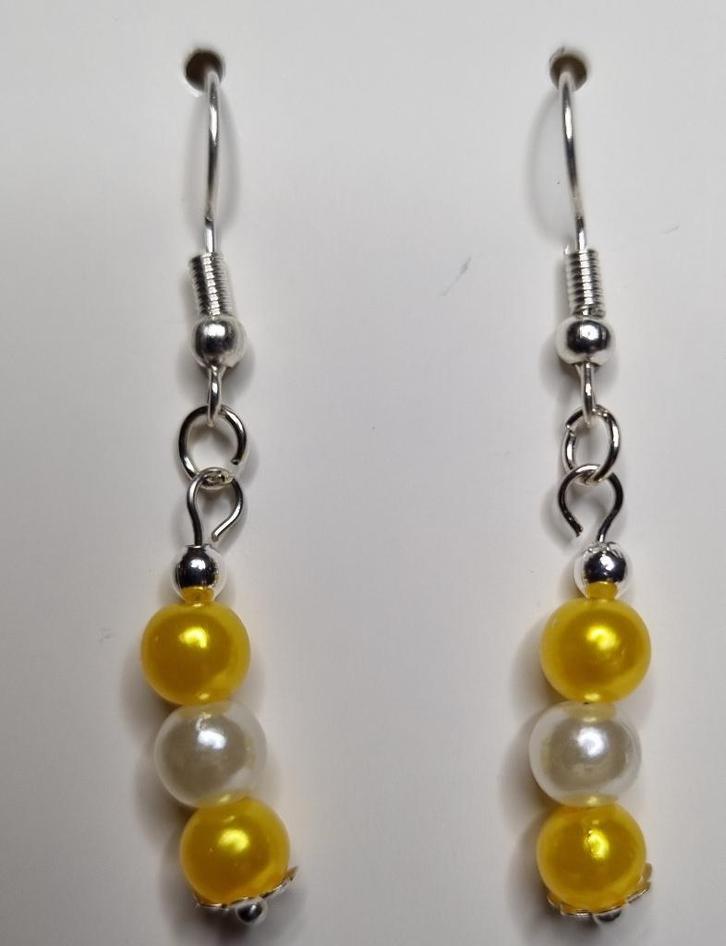 Oorbellen — Parelgele en witte parels, Handtassen en Accessoires, Oorbellen, Nieuw, Hangers, Zilver, Geel, Ophalen of Verzenden