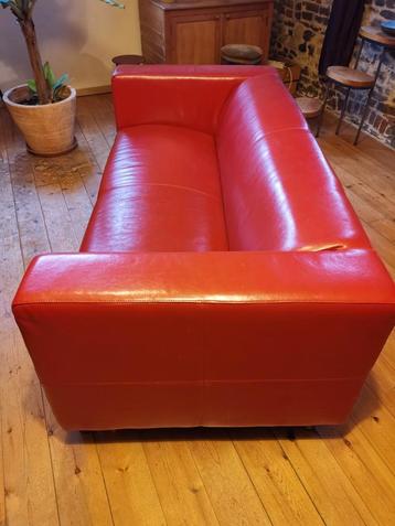2 canapés IKEA Klippan, cuir rouge.  beschikbaar voor biedingen