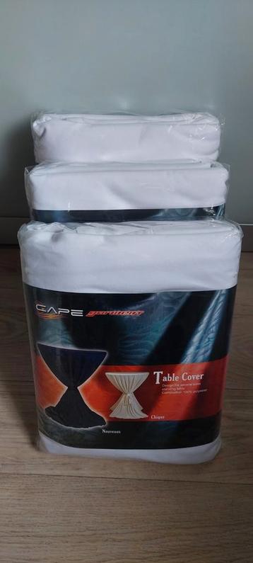 Sierlijke witte staantafelkleden met strik beschikbaar voor biedingen