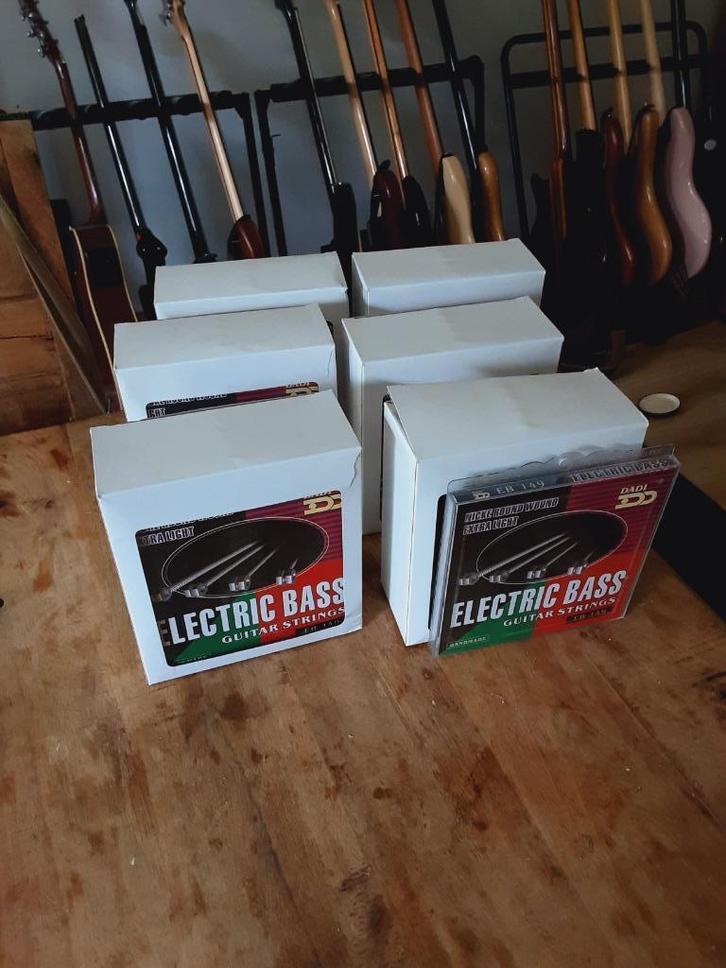 Bassnaren, Muziek en Instrumenten, Snaarinstrumenten | Gitaren | Bas, Nieuw, Elektrisch, Ophalen