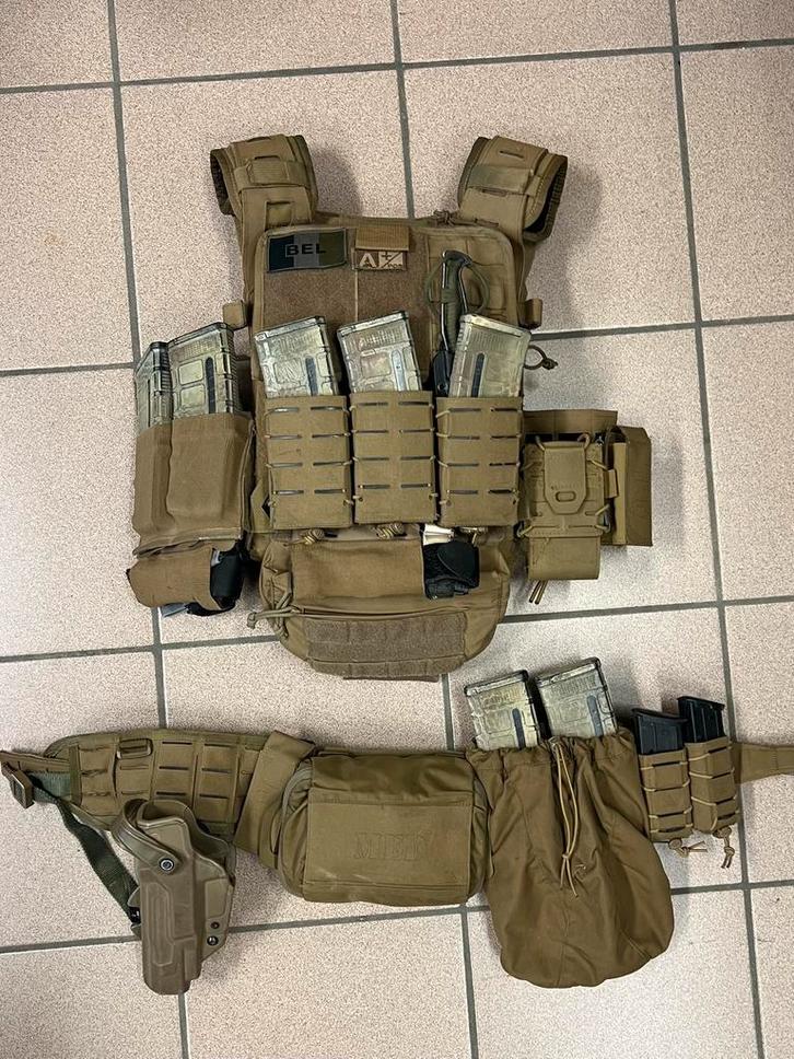 Plate carrier met pouches, Collections, Objets militaires | Général, Armée de terre, Enlèvement