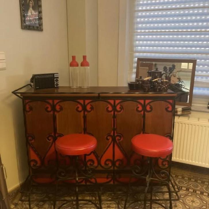 Originele retro thuisbar uit de jaren 60/70 met 3 barkrukken, Huis en Inrichting, Woonaccessoires | Overige, Zo goed als nieuw