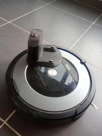 Roomba iRobot 800  disponible aux enchères