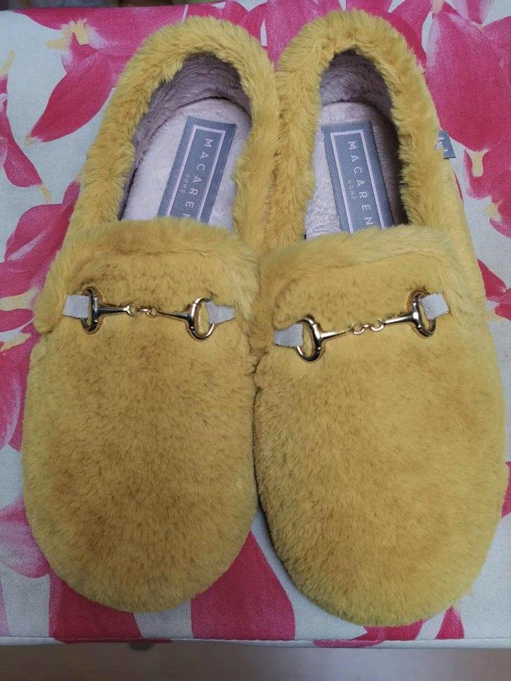 Pantoffels - MACARENA - maat 42, Kleding | Dames, Schoenen, Nieuw, Pantoffels of Sloffen, Geel, Ophalen of Verzenden