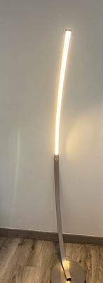 Moderne LED-vloerlamp met aan/uit-knop, 100 tot 150 cm, Ophalen of Verzenden, Zo goed als nieuw, Metaal