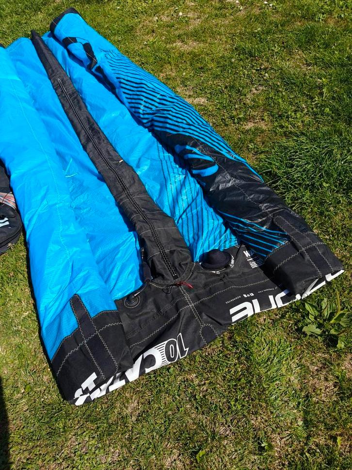 Ozone 10m Catalyst V1 + bar, Watersport en Boten, Kitesurfen, Zo goed als nieuw, Kitesurf-set, 10 m², Ophalen of Verzenden