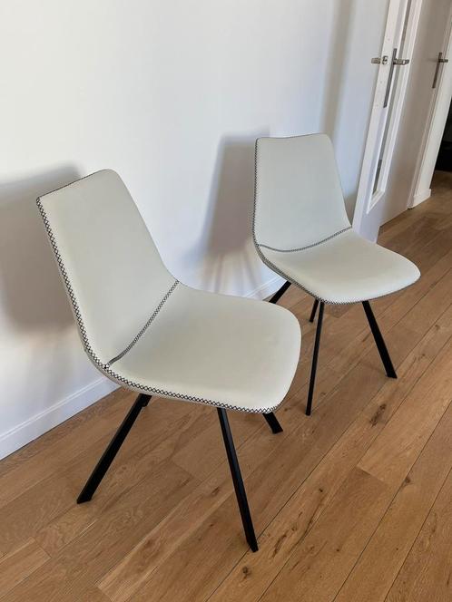 Lot de 2 chaises Juntoo en style cuir blanc, Huis en Inrichting, Stoelen, Zo goed als nieuw, Twee, Leer, Wit, Ophalen