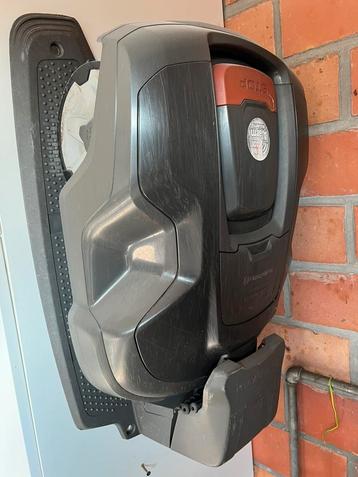 Tekoop Husqvarna robotmaaier beschikbaar voor biedingen