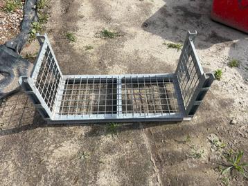Steenkorf galva, 4 stuks beschikbaar voor biedingen