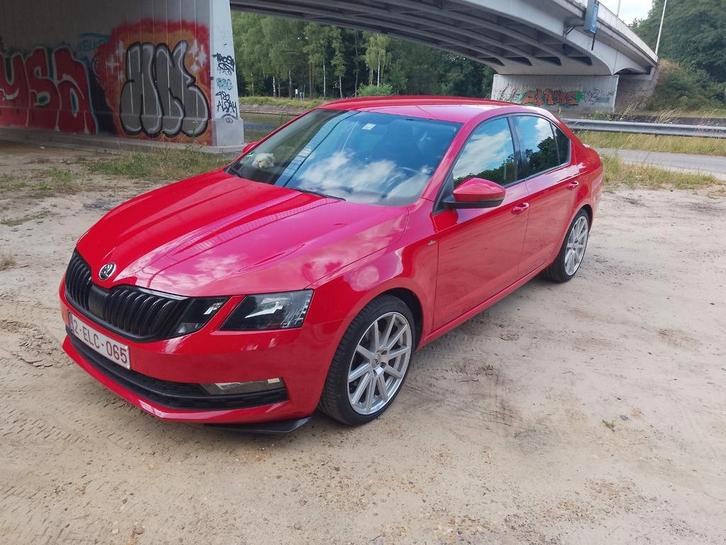 Zeer nette Skoda Octavia Black Edition TSI, Auto's, Skoda, Particulier, Octavia, ABS, Achteruitrijcamera, Adaptieve lichten, Airbags
