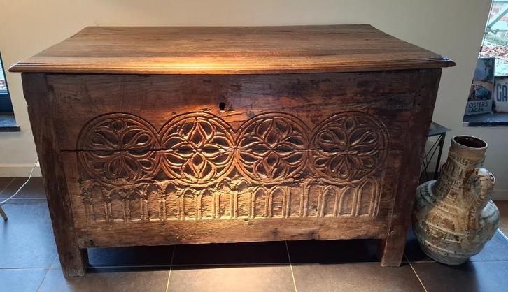 Coffre ancien en chêne massif – XVIIᵉ siècle - France, Antiquités & Art, Antiquités | Meubles | Armoires, Enlèvement