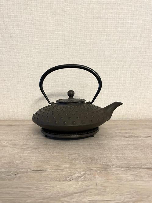 Japanse gietijzeren theepot met onderzetter (NIEUW), Huis en Inrichting, Keuken | Servies, Nieuw, Overige typen, Ophalen of Verzenden