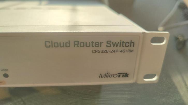 Mikrotik CRS328-24P-4S+RM, Computers en Software, Routers en Modems, Gebruikt, Router, Ophalen of Verzenden