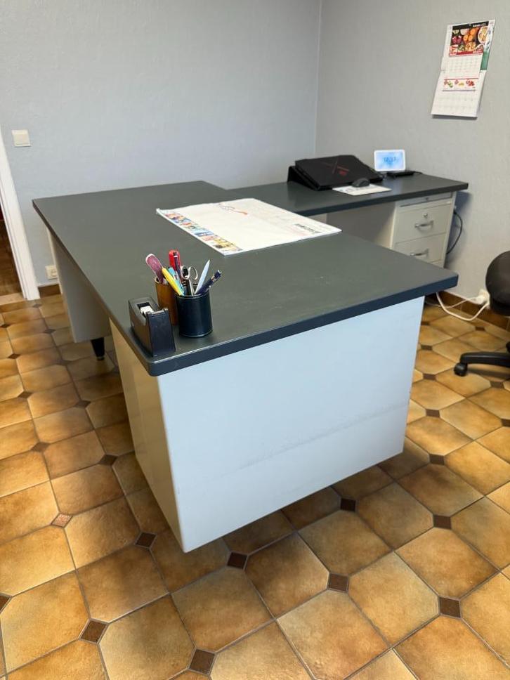 Bureau L vorm merk Buro, Huis en Inrichting, Bureaus, Gebruikt, Bureau, Ophalen