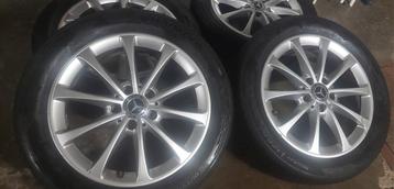 Originele Mercedes A-klasse w177 velgen met winterbanden  beschikbaar voor biedingen