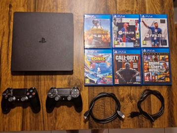 Playstation 4 met 2 controllers en 6 spellen. beschikbaar voor biedingen