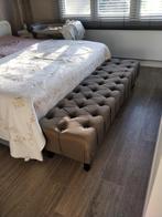 Grijze hocker bankje bed gecapitonneerd, Ophalen, 125 cm of meer, Zo goed als nieuw, Rechthoekig