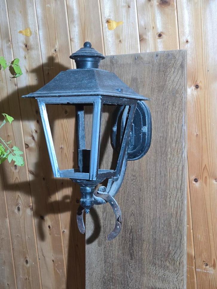 Wandlantaarn op houten plank, Tuin en Terras, Buitenverlichting, Zo goed als nieuw, Hout, Ophalen