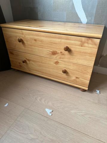 Ladekastje grenen beschikbaar voor biedingen