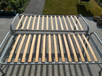 2 éénpersoons bedden 90x200 onder elkaar te schuiven beschikbaar voor biedingen