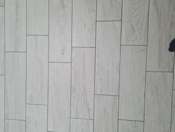 3,5m² tegels houtlook beschikbaar voor biedingen