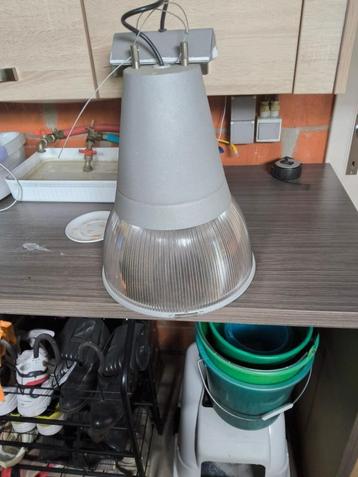 hanglamp beschikbaar voor biedingen
