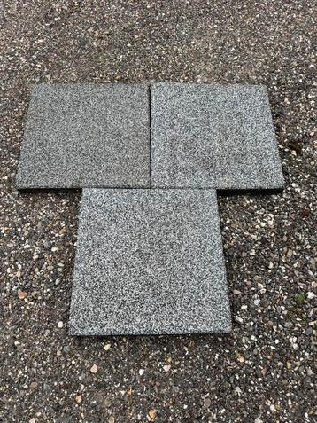 Rubberen tegels 50x50x5,5 speeltoestel dak ed ruim 15m2 beschikbaar voor biedingen