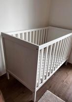 Lit bebe + matelas + matelas a langer + housses, Enfants & Bébés, Enlèvement, Comme neuf