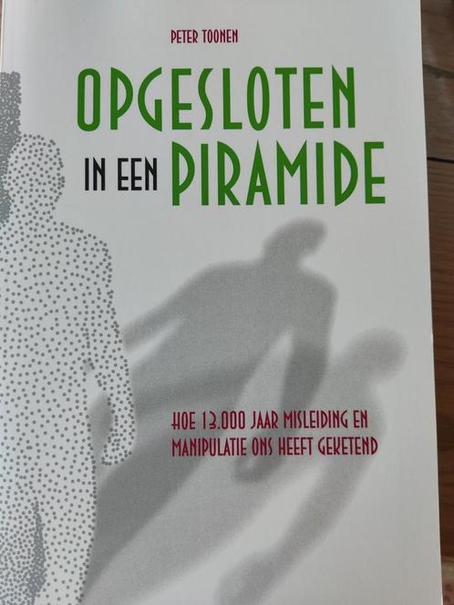 Peter Toonen - Opgesloten in een piramide, Boeken, Esoterie en Spiritualiteit, Nieuw, Ophalen of Verzenden